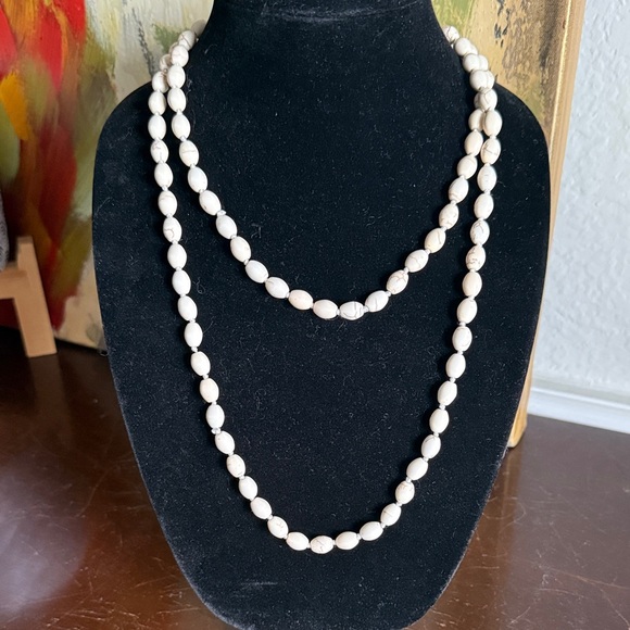 NWT Beige Howlite Necklace 45 in - Picture 3 of 7